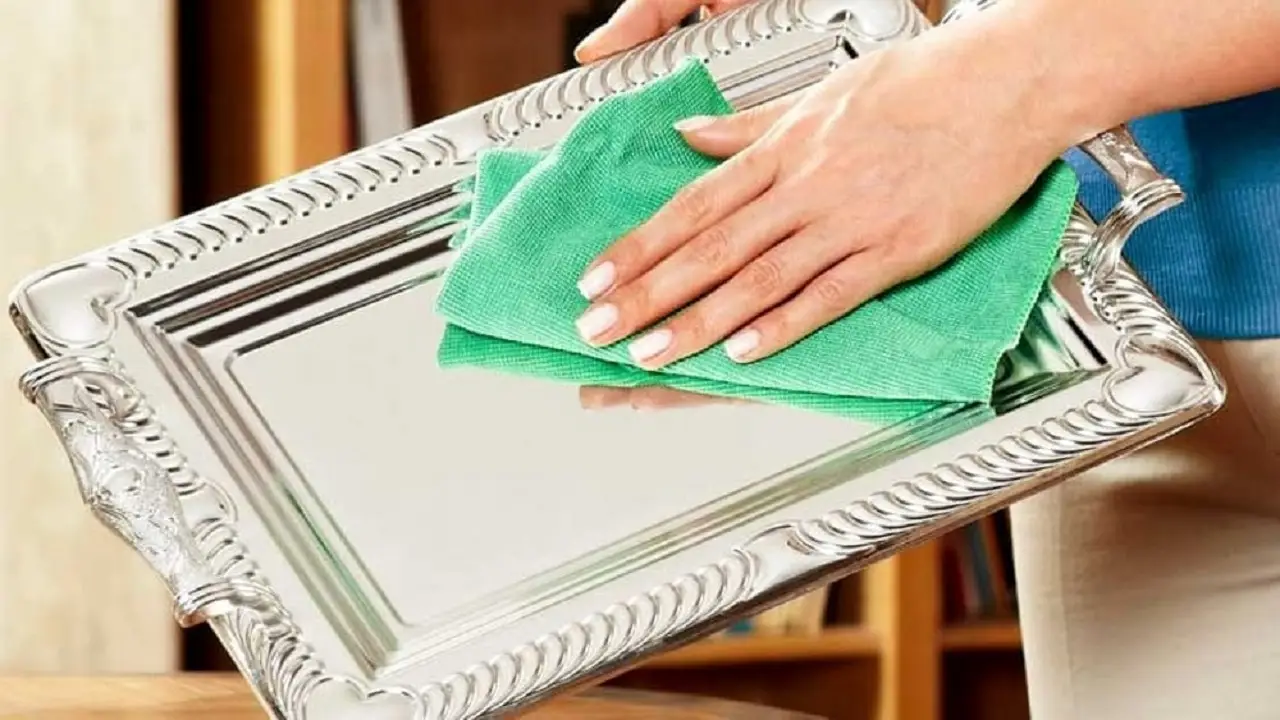 Stai usando i panni sbagliati per pulire la casa: ecco quali servono davvero per ogni superficie