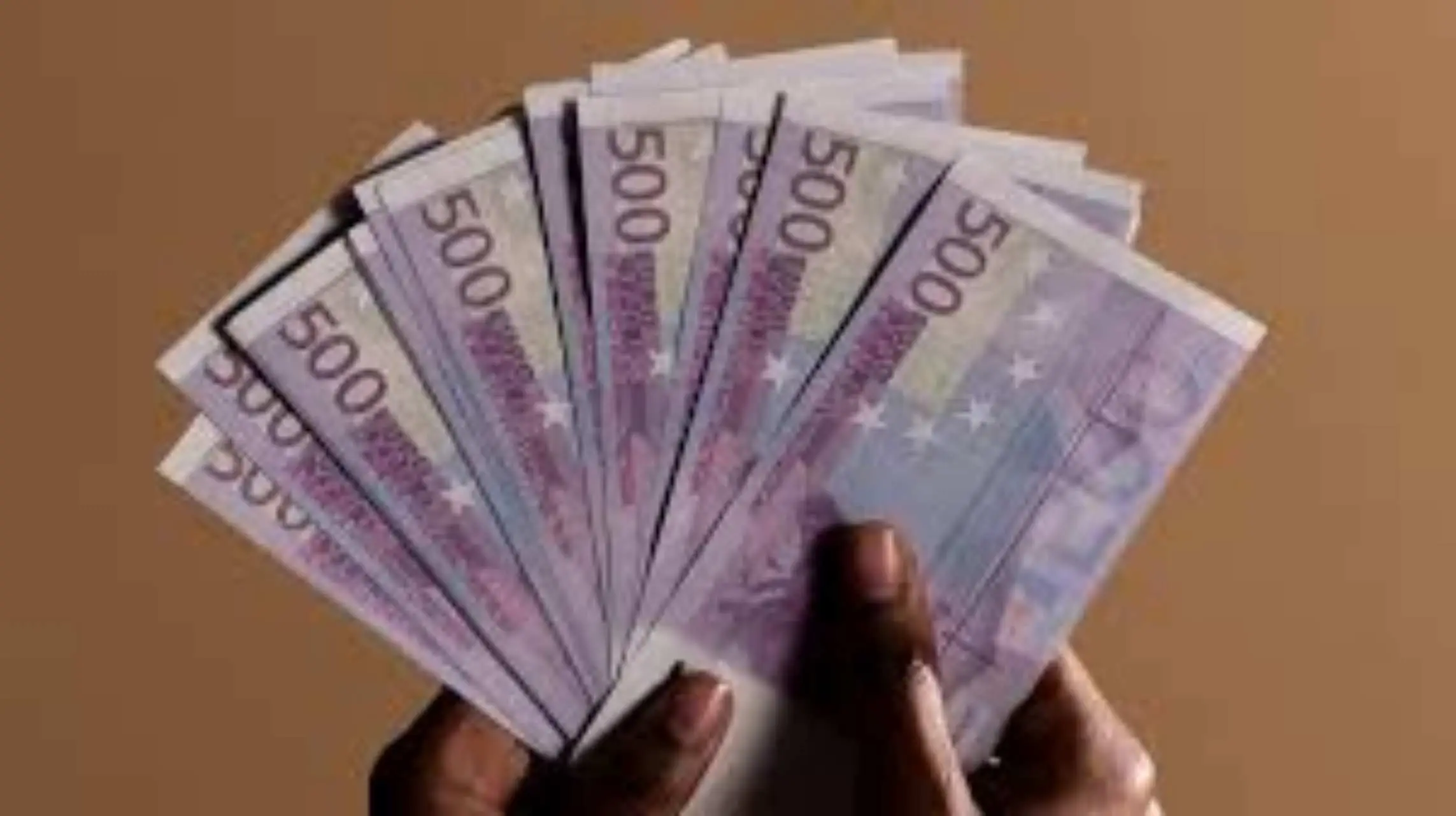 Quanti contanti puoi legalmente tenere in casa? Ecco il limite e i rischi che corri