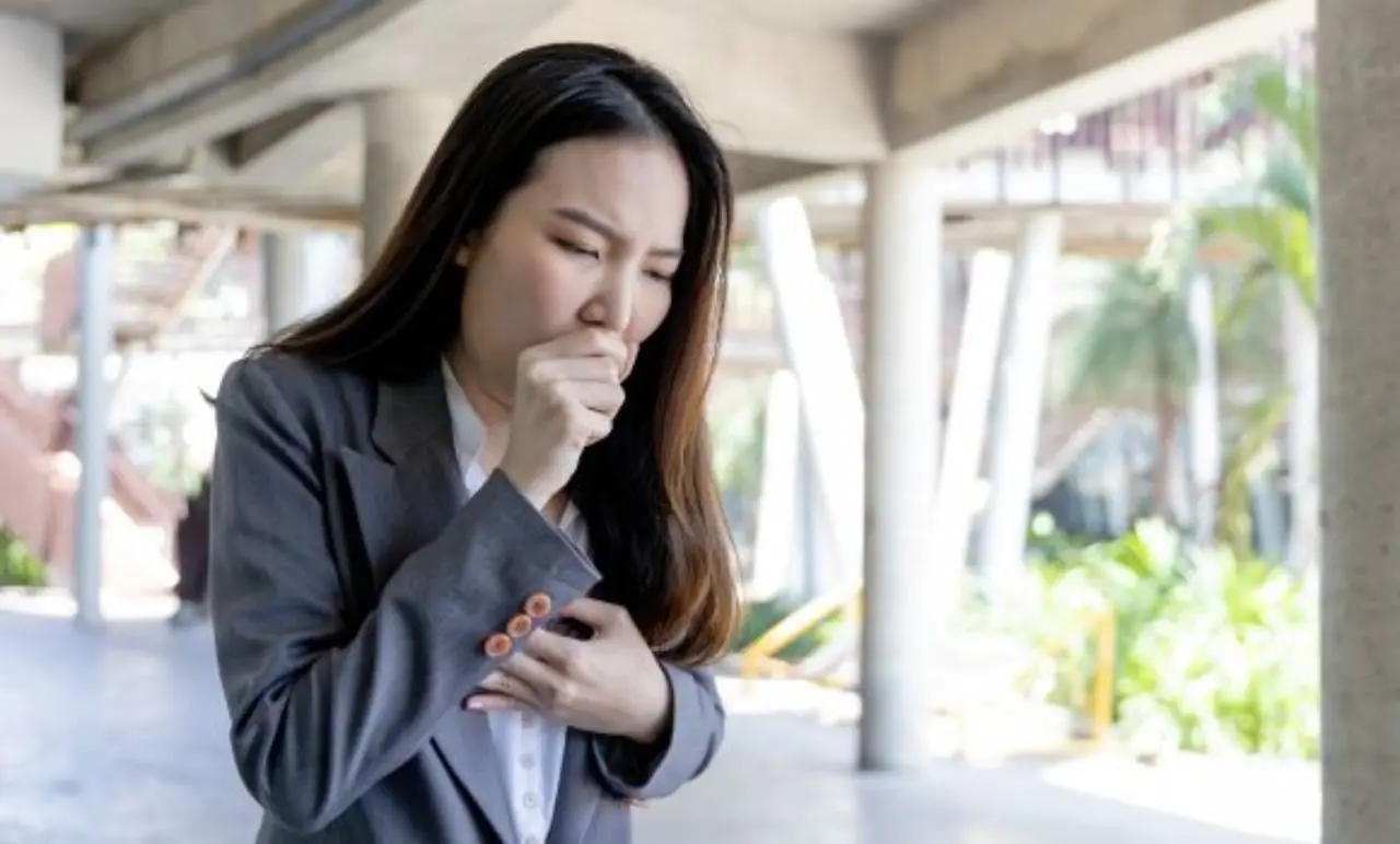 Hai questo fastidio al petto o questa tosse? Attenzione: potrebbero essere sintomi di difficoltà respiratoria